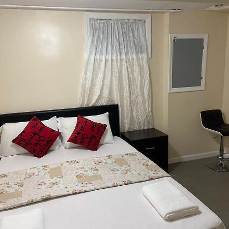 A Private Room In Queens New York Exterior photo