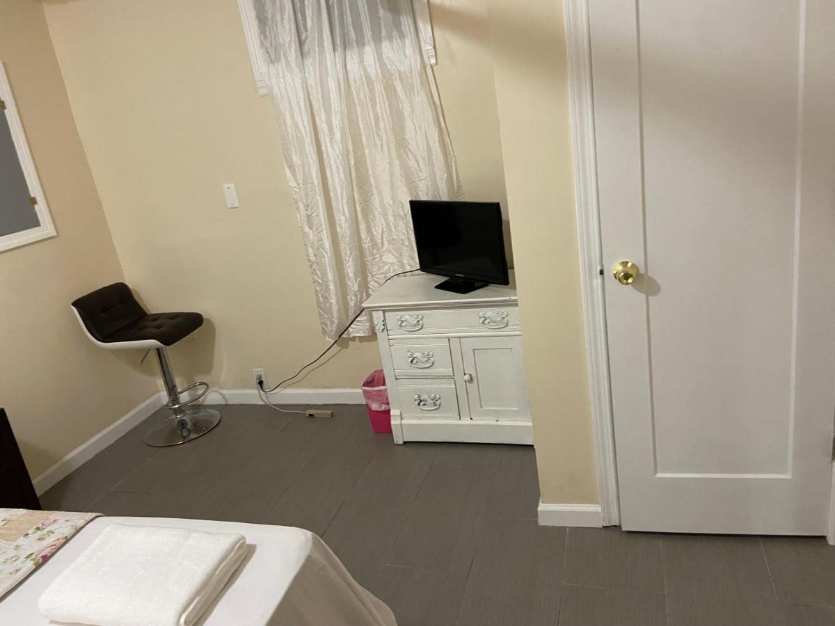 A Private Room In Queens New York Exterior photo
