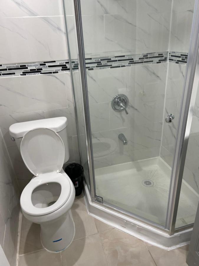 A Private Room In Queens New York Exterior photo